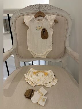 🍋 6~9 Mth Organic Cotton Baby Floral & Lemon Embroidered Bodysuit 3 Pc Set NWT